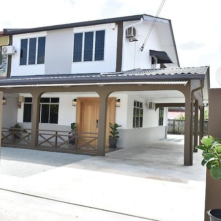 Rain Tree Homestay Bintulu Exterior foto
